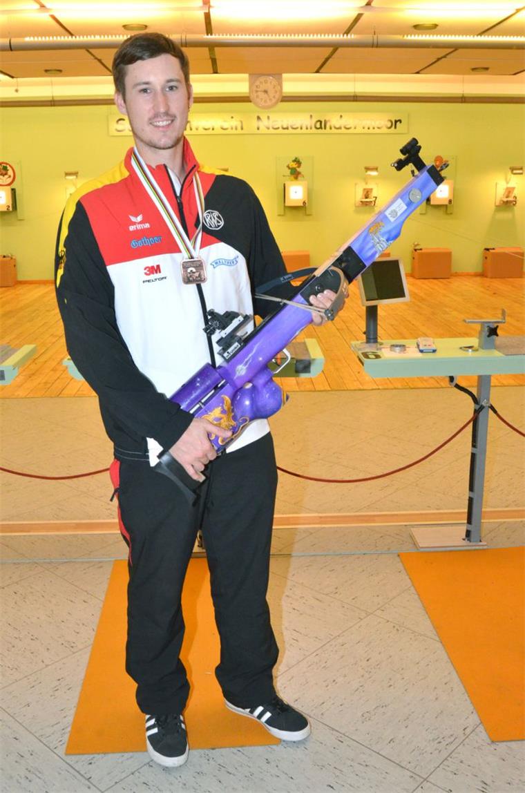 WM-Bronze für Marcel Handrick vom Schützenverein Neuenlandermoor Marcel Handrick, vom Schützenverein Neuenlandermoor ist ein Ausnahmetalent an der Armbrust.