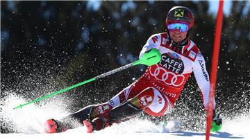 Marcel Hirscher hat sein Comeback beim Auftakt des Ski-Weltcups Ende Oktober im österreichischen Sölden offengelassen.