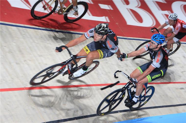Sechs Favoriten beim Bremer Sechstagerennen Marcel Kalz (links) und sein dänischer Partner Rasmussen sind die Titelverteidiger beim Bremer Sechstagerennen. Foto ESN/Heckel