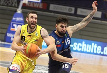Marcel Keßen (rechts) zeigte gegen seinen Ex-Club Phoenix Hagen eine starke Leistung, konnte mit seinen 16 Punkte die dritte Saisonniederlage der Eisbären jedoch nicht verhindern.
