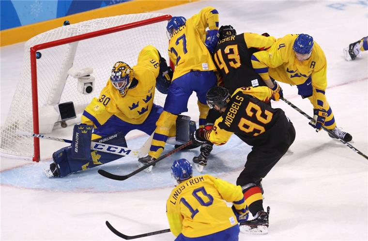 Eishockey-Sensation: Deutschland schlägt Schweden in der Overtime Marcel Noebels (92) bringt Deutschland zwischenzeitlich mit 2:0 in Führung.