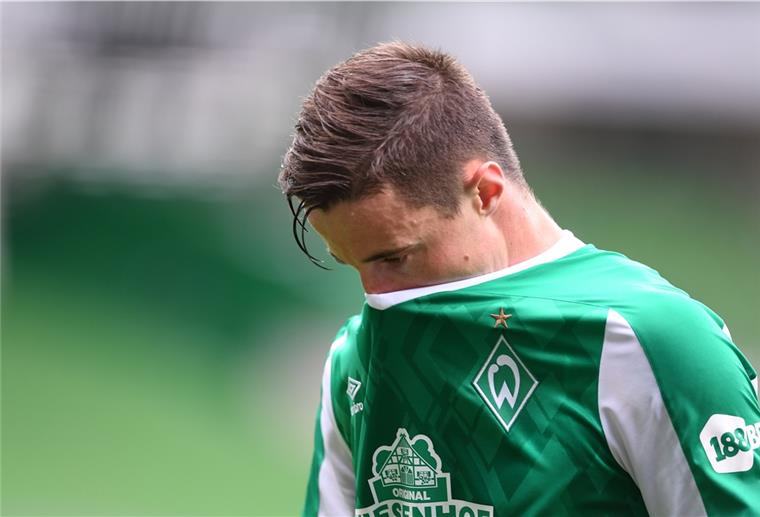 Bundesliga: Jetzt ist Werder zweitklassig Marco Friedl ist geknickt. Nach 41 Jahren Bundesliga ist Werder Bremen nun abgestiegen.