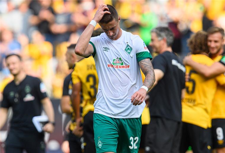 So kämpft Friedl gegen die Welle der Empörung Bremens Marco Friedl enttäuscht nach der Niederlage