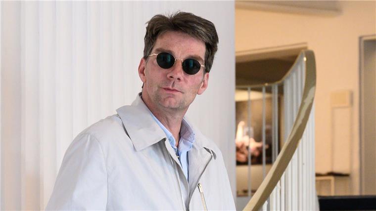Goecke bekommt nach Kot-Attacke neue Chance in Basel Marco Goecke, damals designierter Ballettdirektor der Staatsoper Hannover, steht im Foyer der Staatsoper.