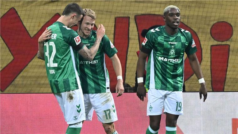 Sieg gegen Union: Werder träumt von Europa Marco Grüll (M) war mit seinem Doppelpack einer der Garanten für den nächsten Werder-Sieg.