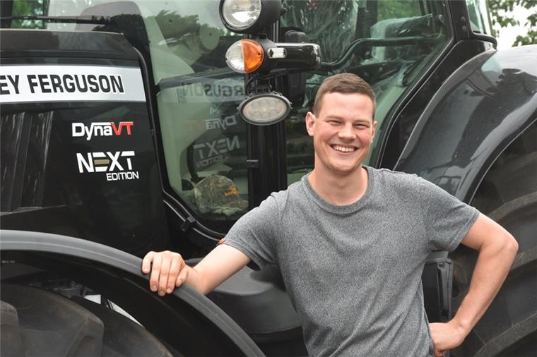 Landwirt aus Leidenschaft Marco Heins aus Groß Meckelsen ist Landwirt durch und durch. Er hat sich mit 20 Jahren schon einen Hof gepachtet.