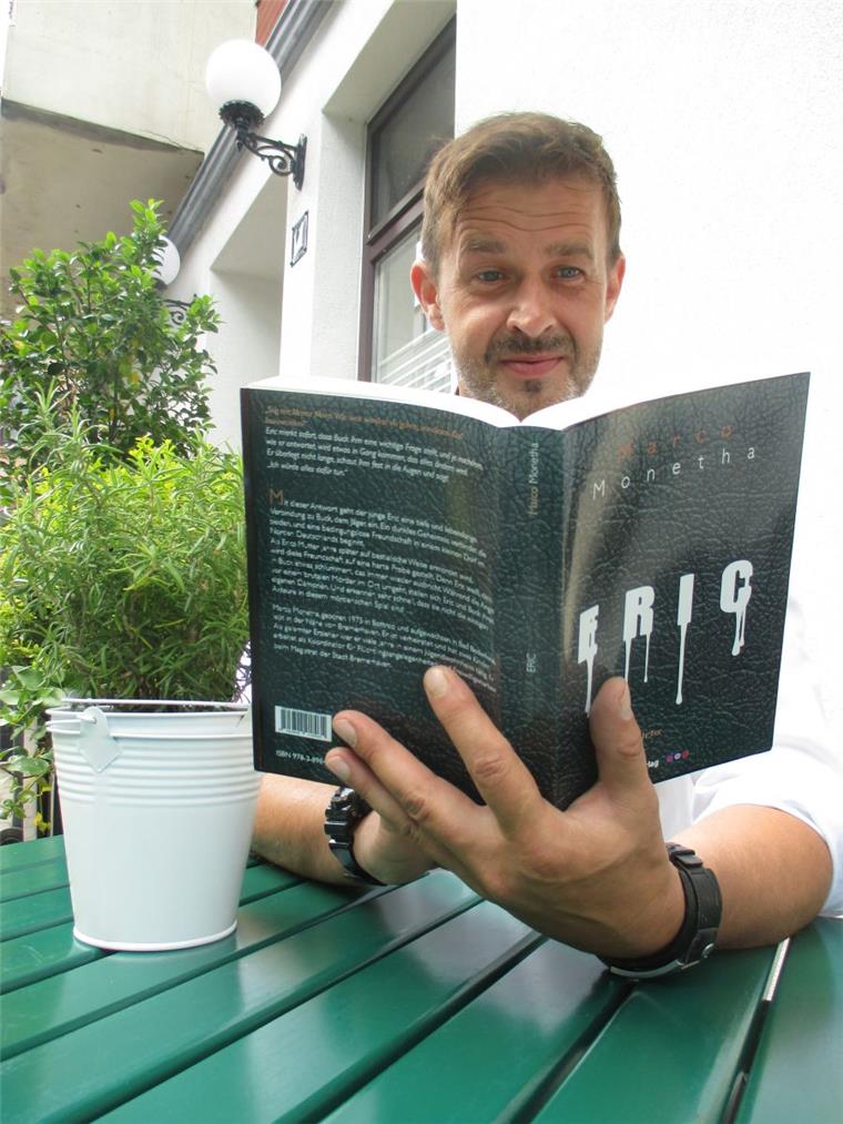 Flüchtlingshelfer schreibt Psychothriller Marco Monetha liebt den Nervenkitzel: Auch sein erster Krimi "Eric" ist nichts für zarte Gemüter.