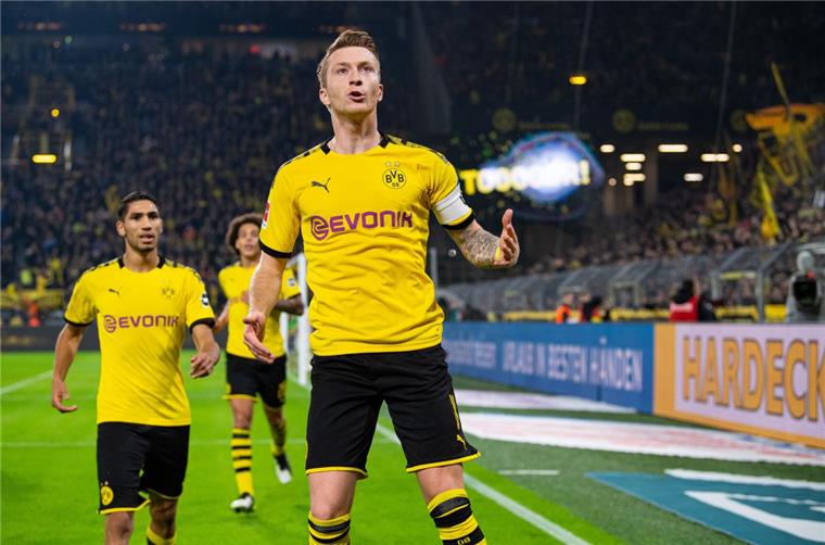 Dortmund kann doch noch siegen Marco Reus (rechts) jubelt: Er hat das 1:0 für Dortmund geschossen. sein Tor zum 1:0.