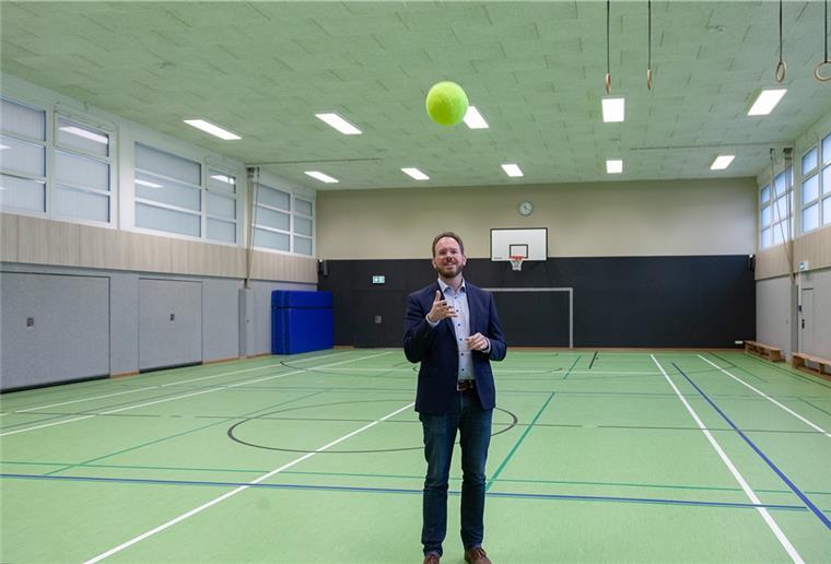 Wurster Küste: Impf-Vandalismus bringt Marcus Itjen auf die Palme Marcus Itjen bleibt am Ball. Nachdem er die Wahl zum Bürgermeister gegen Herausforderer Frank Chrzanowski gewonnen hat, freut er sich über die just fertiggestellte Wremer Sporthalle, die nach einem Wasserschaden im Frühsommer saniert werden musste.