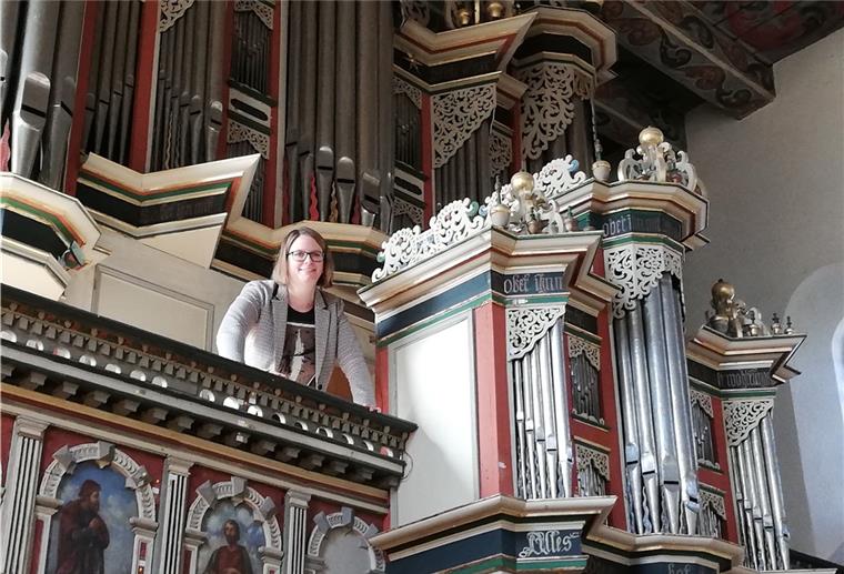 Kantorin kommt aus dem Burgenland nach Blexen Mareen Osterlohs kirchenmusikalische Tätigkeit hat einst in der Wesermarsch begonnen. Nach vielen Jahren im österreichischen Burgenland ist sie nun zurückkehrt als Kantorin in Blexen und Butjadingen.