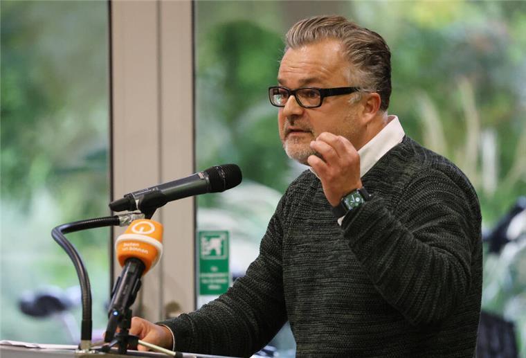 Grünen-Vorstandssprecher Marek Helsner tritt zurück – private Gründe Marek Helsner ist vom Amt des Landesvorstandssprechers der Bremer Grünen zurückgetreten.