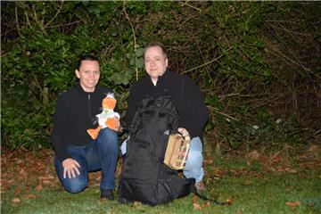 Maria Leipold und Björn Andreasen wollen gemeinsam mit Annika Ringer (nicht im Bild) auf dem Heidschnuckenweg wandern.