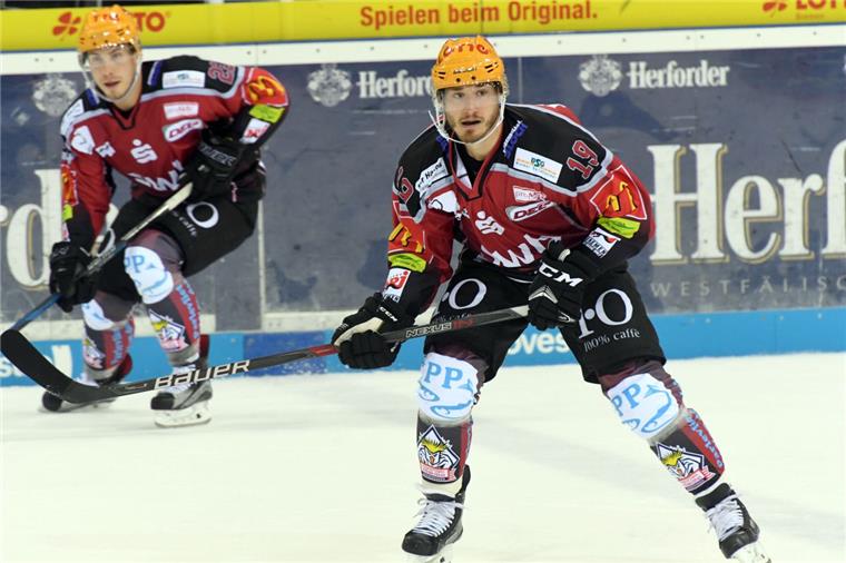 Marian Dejdar ist zurück im Team der Pinguins Marian Dejdar musste zuletzt verletzungsbedingt passen. Beim Spiel in Iserlohn ist der Stürmer der Fischtown Pinguins aber wieder dabei.