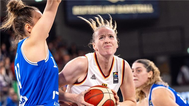 Marie Gülich (M) und die DBB-Frauen starten in die Olympia-Vorbereitung.