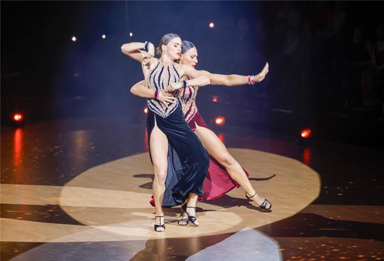 Marie Mouroum und Renata Lusin sorgten mit ihrem Tango für große Begeisterung.