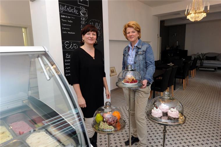 Eiscafé Faust schließt: Lehe verliert beliebten Anlaufpunkt Marika Büsing (links) und Katrin Hantke suchen einen neuen Pächter für das "Faust".