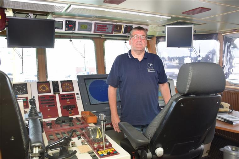 "Atair": Open Ship im Braker Binnenhafen Marin Löffler fährt seit 19 Jahren auf der "Atair".