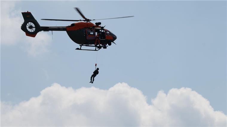 Boot strandet auf Sandbank – Männer aus Seenot gerettet Marineflieger haben zwei Schiffbrüchige gerettet. (Symbolbild)