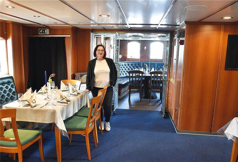 Schaufenster Fischereihafen - Wir sind wieder da! Maritime Gastronomie direkt auf dem Wasser kann man auf dem Salondampfer Hansa genießen.