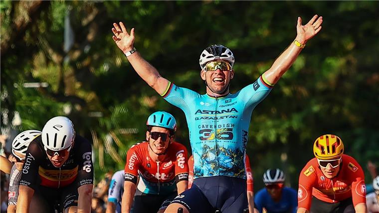 Sieg zum Abschied: Cavendish gewinnt letztes Rennen Mark Cavendish jubelt über seinen letzten Sieg.