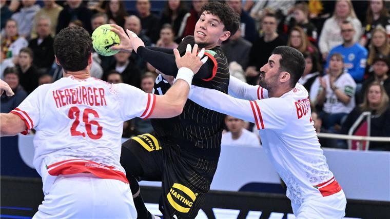 Knorr guckt zu: Handballer vorzeitig für EM qualifiziert Marko Grgic (M) erzielte in den ersten 20 Minuten 4 Tore.