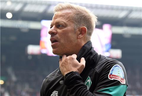 Fußball: 2. Bundesliga, Werder Bremen - FC St. Pauli, 12. Spieltag, wohninvest Weserstadion. Werders Trainer Markus Anfang beim Interview. 