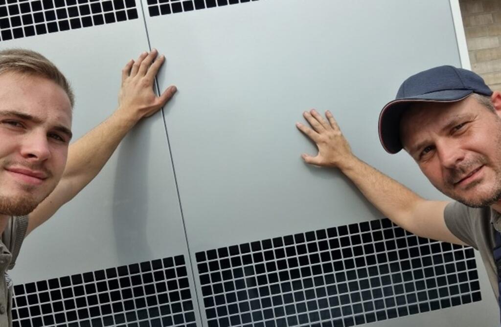 Markus Linnemann und Angestellter bei der Arbeit.