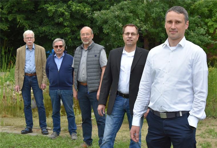 Samtgemeinde Tarmstedt: Schwiering will Bürgermeister werden Markus Schwiering (vorne) will Tarmstedts neuer Samtgemeindebürgermeister werden. Seine Kandidatur unterstützen (von rechts) neben dem CDU-Gemeindeverbandsvorsitzenden Stephan Otten und CDU-Fraktionschef Heinz-Hermann Holsten auch Rolf Struckmeyer (Natürlich Samtgemeinde Tarmstedt) und Henry Michaelis (FDP).