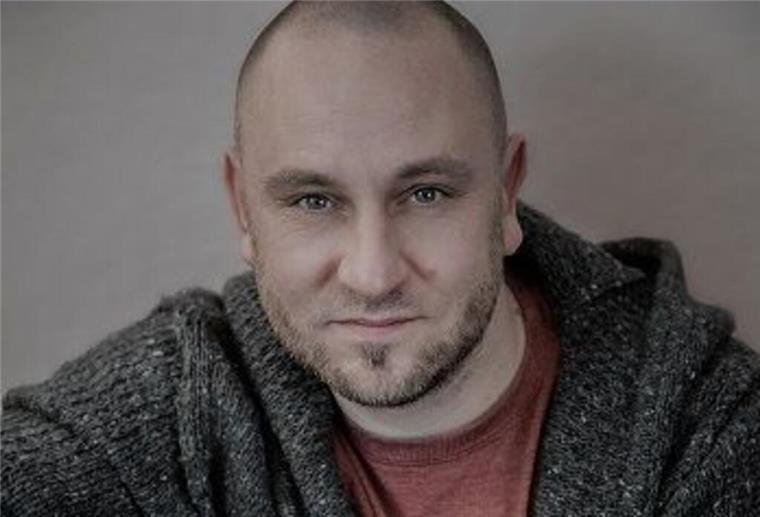 Nimmt kein Blatt vor den Mund: Liedermacher Marno Howald live im Café de Fiets Marno Howald ist am Sonnabend live im Café de Fiets zu erleben.