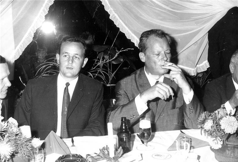 Martin Bensen steht seit 53 Jahren „im Dienst der Demokratie“ Zwei Abgeordnete Ende der 60er Jahre.