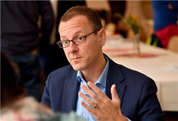 Martin Günthner rückt in die Chef-Etage eines Bremer Unternehmens auf. Er bleibt aber Abgeordneter in der Bürgerschaft. Foto Scheschonka