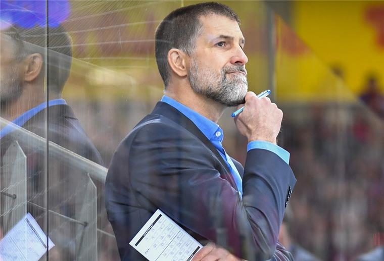 Martin Jiranek vertrat erneut den mit Corona infizierten Cheftrainer Thomas Popiesch an der Bande der Fischtown Pinguins.