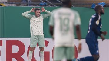 Marvin Ducksch von Werder Bremen feiert sein Tor zum 1:0 in Paderborn.