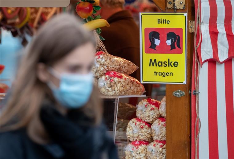 Maskenplicht für Teile Bremens Masken auch draußen: In einigen Bremer Stadtgebieten gilt das ab Samstag.