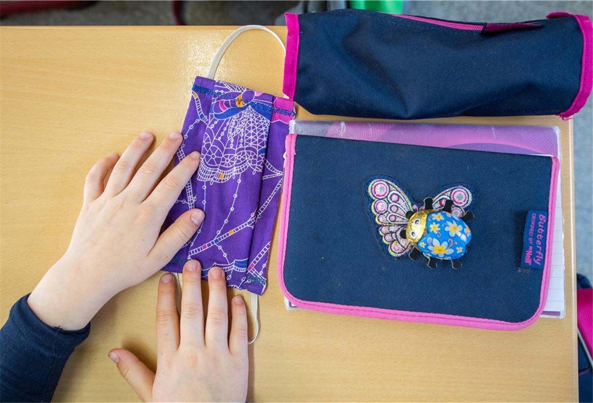 Flickenteppich bei Maskenpflicht in den Schulen Masken in der Schule? Im Land Bremen ist das zum jetzigen Zeitpunkt zumindest noch nicht vorgesehen, in Niedersachsen schon.