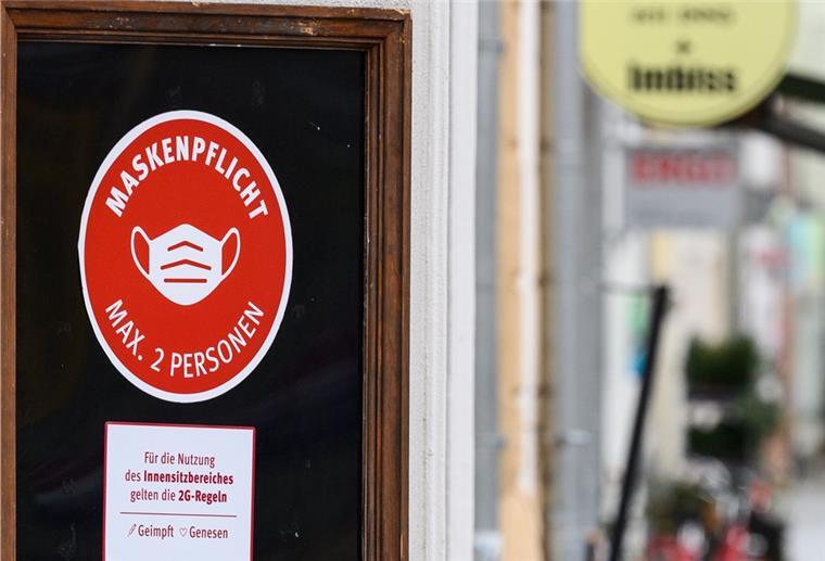Warnstufe 2 und 2G für Bremerhaven Maskenpflicht und 2G gilt unter anderem in Geschäften.