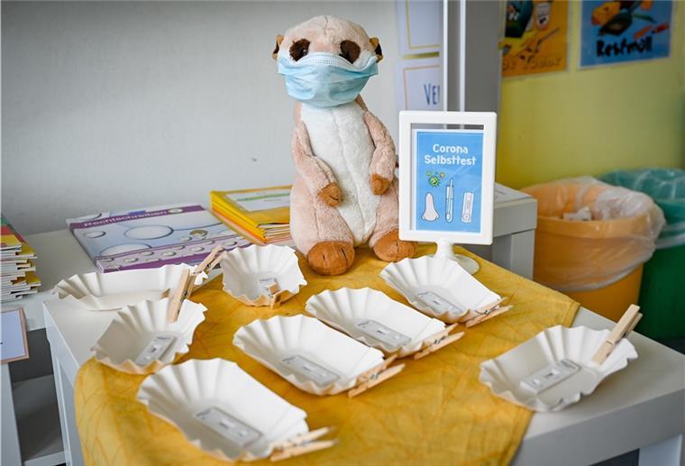 Bremerhavener Schulen starten am Montag mit Präsenzunterricht Maskottchen „Eddie“ aus der Klasse 3d der Goetheschule wird ab Montag wieder die Corona-Selbsttests überwachen.