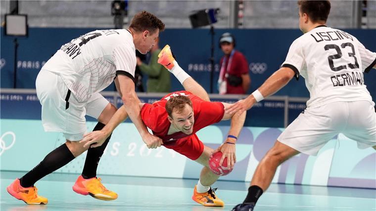 Olympia-Schreck Gidsel macht DHB-Handballern wenig Hoffnung Mathias Gidsel (M) tanzte die deutsche Abwehr im Olympia-Finale regelmäßig aus.