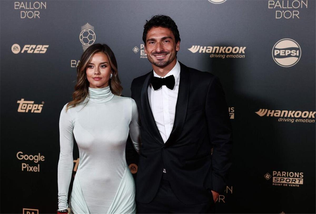 Mats Hummels zeigt sich bei Ballon d’Or mit Nicola Cavanis Mats Hummels und Nicola Cavanis kamen gemeinsam zum Ballon d’Or.