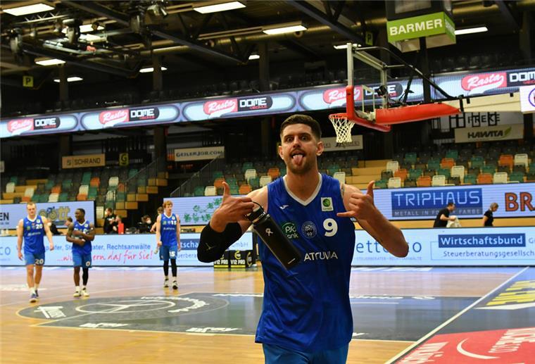 Power Forward Matt Freeman wird ein Eisbär Matt Freeman möchte in der nächsten Saison als Eisbären-Profi möglichst oft den Gegner die Zunge zeigen.