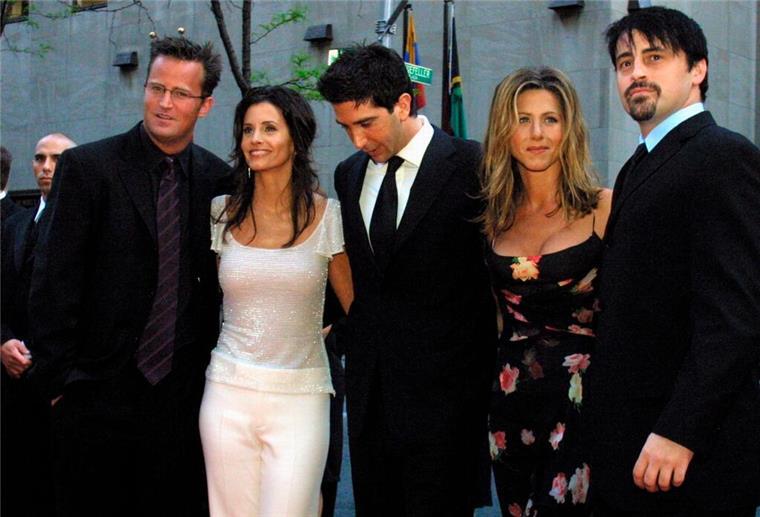 Courteney Cox über Matthew Perry: „Dankbar für jeden Moment“ Matthew Perry (l) und Courteney Cox spielten in der Serie „Friends“ ein Paar.