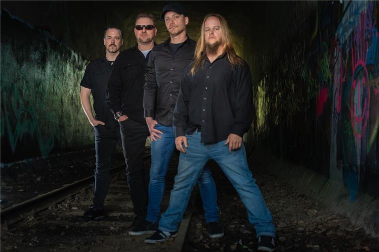 Neuer Song: Diese Metal-Band aus Nordholz startet wieder durch Matthias Büsing (von links), Wolfram Burda, Daniel Neckien und Uwe Reese machen Metal-Musik aus Leidenschaft