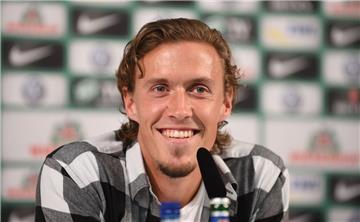 Max Kruse ist zurück: Werder Bremen hat den Rückkehrer und Neuzugang   offiziell vorgestellt.