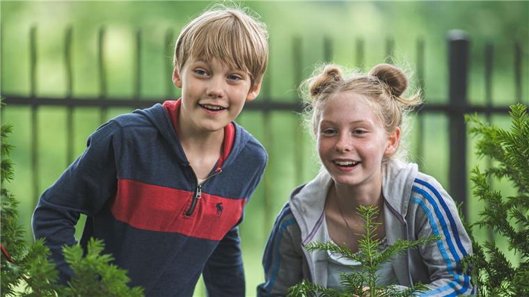 Abenteuer, Action und Liebe: Die Filmstarts der Woche Max (Lukas Herzog, l) ist ein schüchterner Junge und will unbdeingt in die Fußballmannschaft seiner Schule.