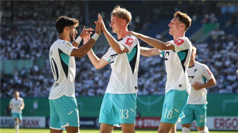 Wer startet in der Fußball-Bundesliga richtig durch? Max Moerstedt (Mitte) ist Stürmer und spielt für Hoffenheim.