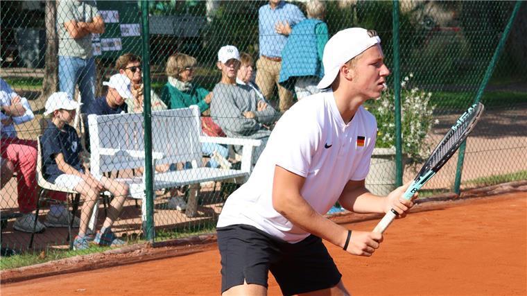Deutsches Junioren-Finale bei den French Open Max Schönhaus in Aktion.