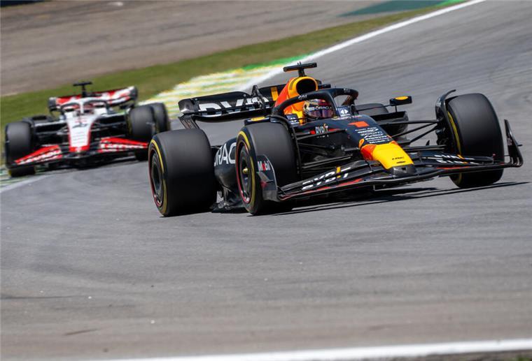 Sensation in der Formel 1: Red Bull verpflichtet deutsches Renn-Wunderkind Max Verstappen aus den Niederlanden vom Team Red Bull in Aktion. Fährt bald der deutsche Nachwuchsfahrer Oliver Goethe an seiner Seite?