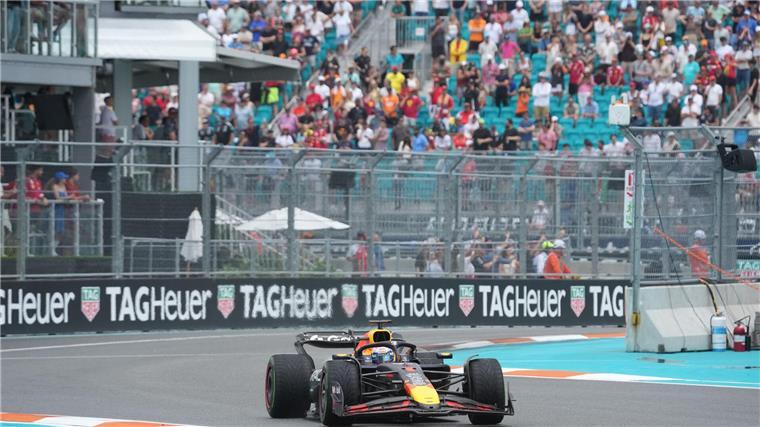Max Verstappen erlebt seinen ersten Grand Prix als Papa.