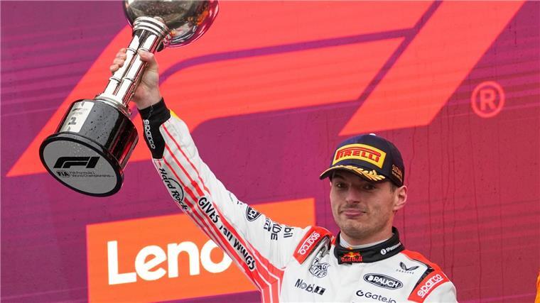 Pressestimmen Japan-Rennen: „Verstappen ist ein Monster“ Max Verstappen fährt in Suzuka ein überragendes Rennen.