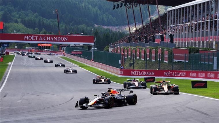 Verstappen gewinnt Sprint - Erster Startplatz für Norris Max Verstappen hängte die Konkurrenz im Sprint ab.